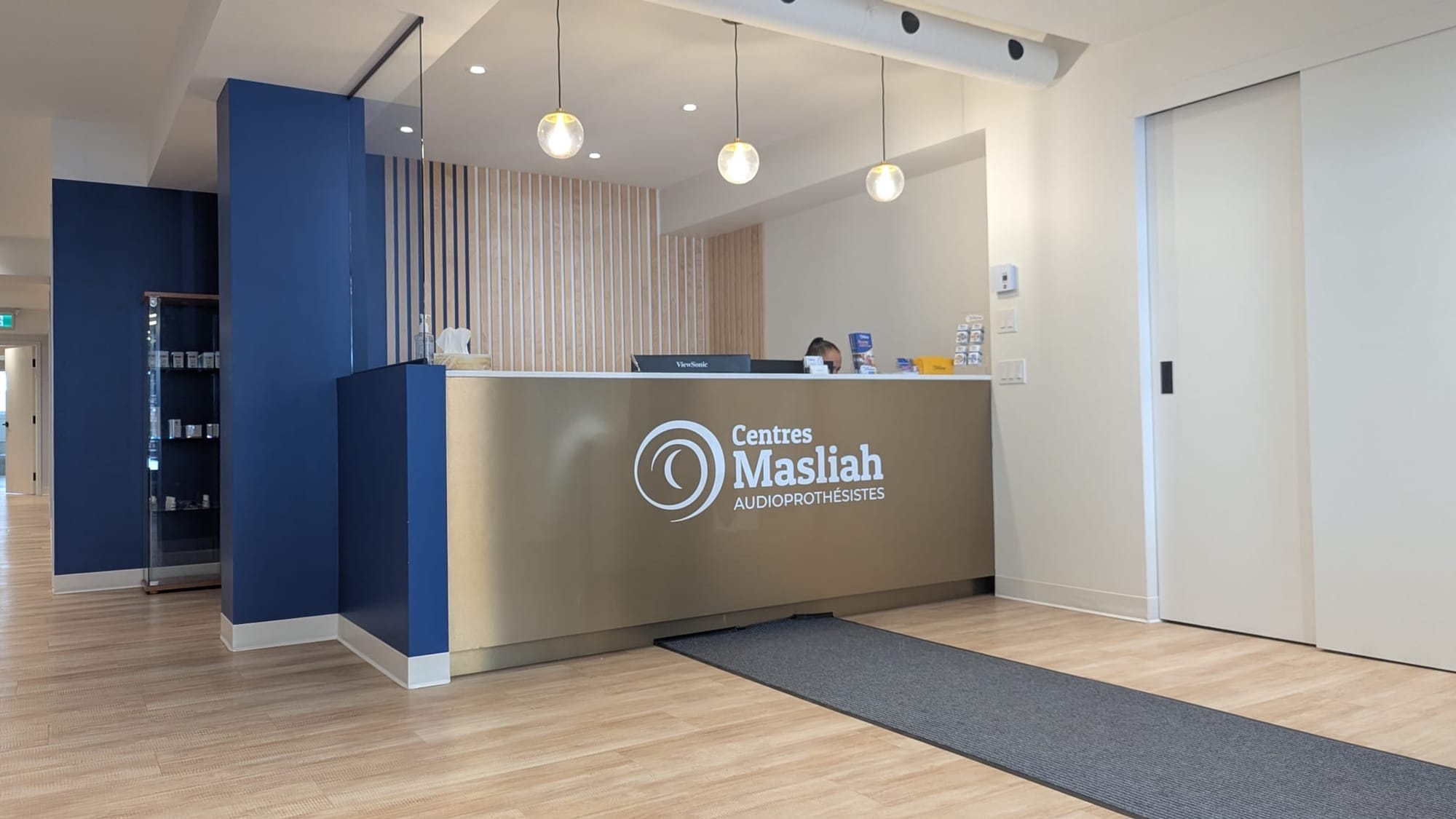 Une photo de l'intérieur de la succursale Mile End des Centres Masliah.