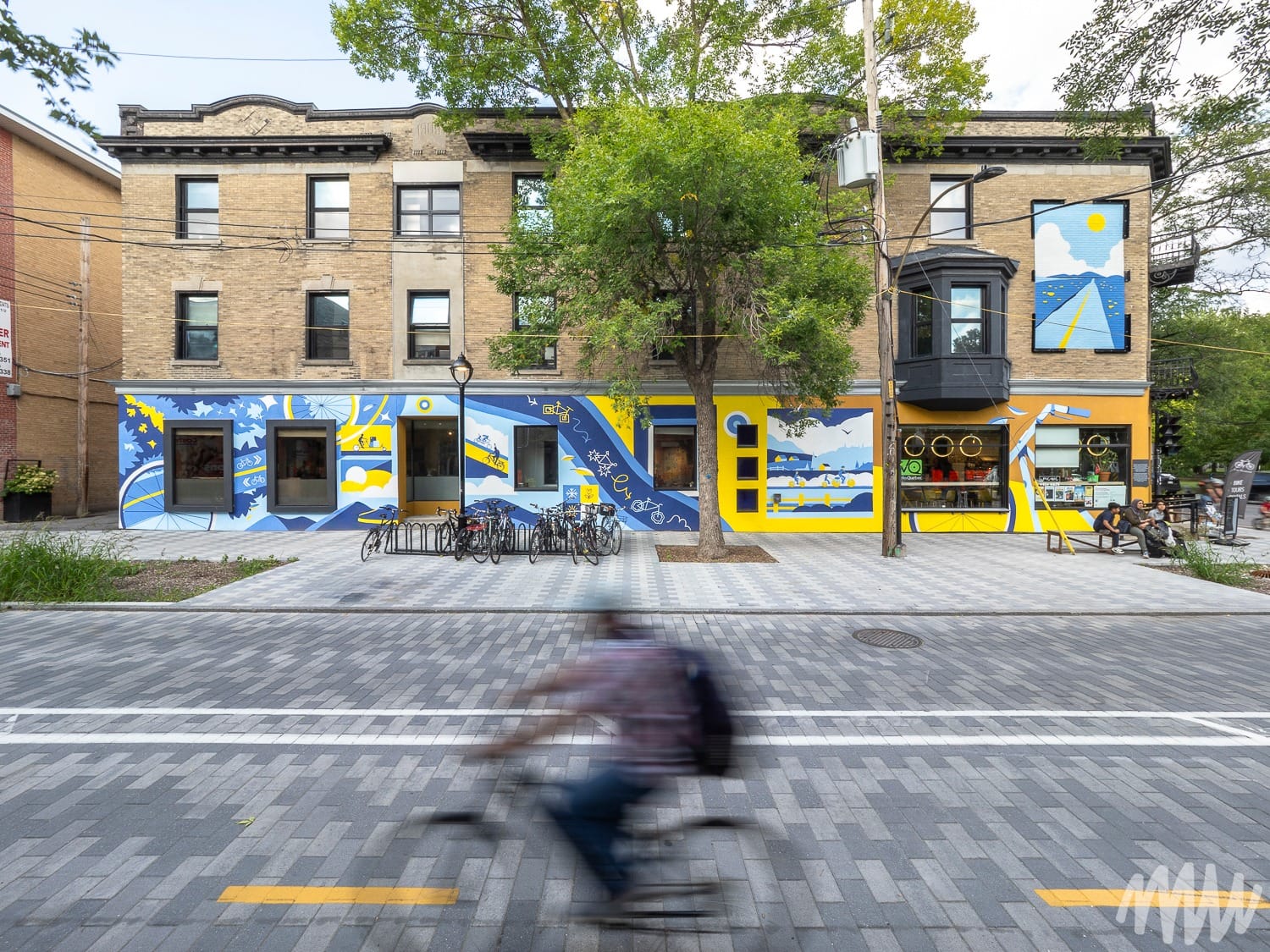 Un débat, un dévoilement et un départ