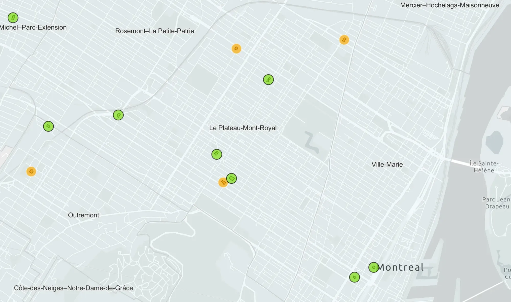 Une carte du Plateau-Mont-Royal avec cinq terrains entourés d'un rond vert.
