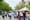 On voit une foule de festivaliers ainsi que les sommets de kiosques installés sur la rue Saint-Denis. 